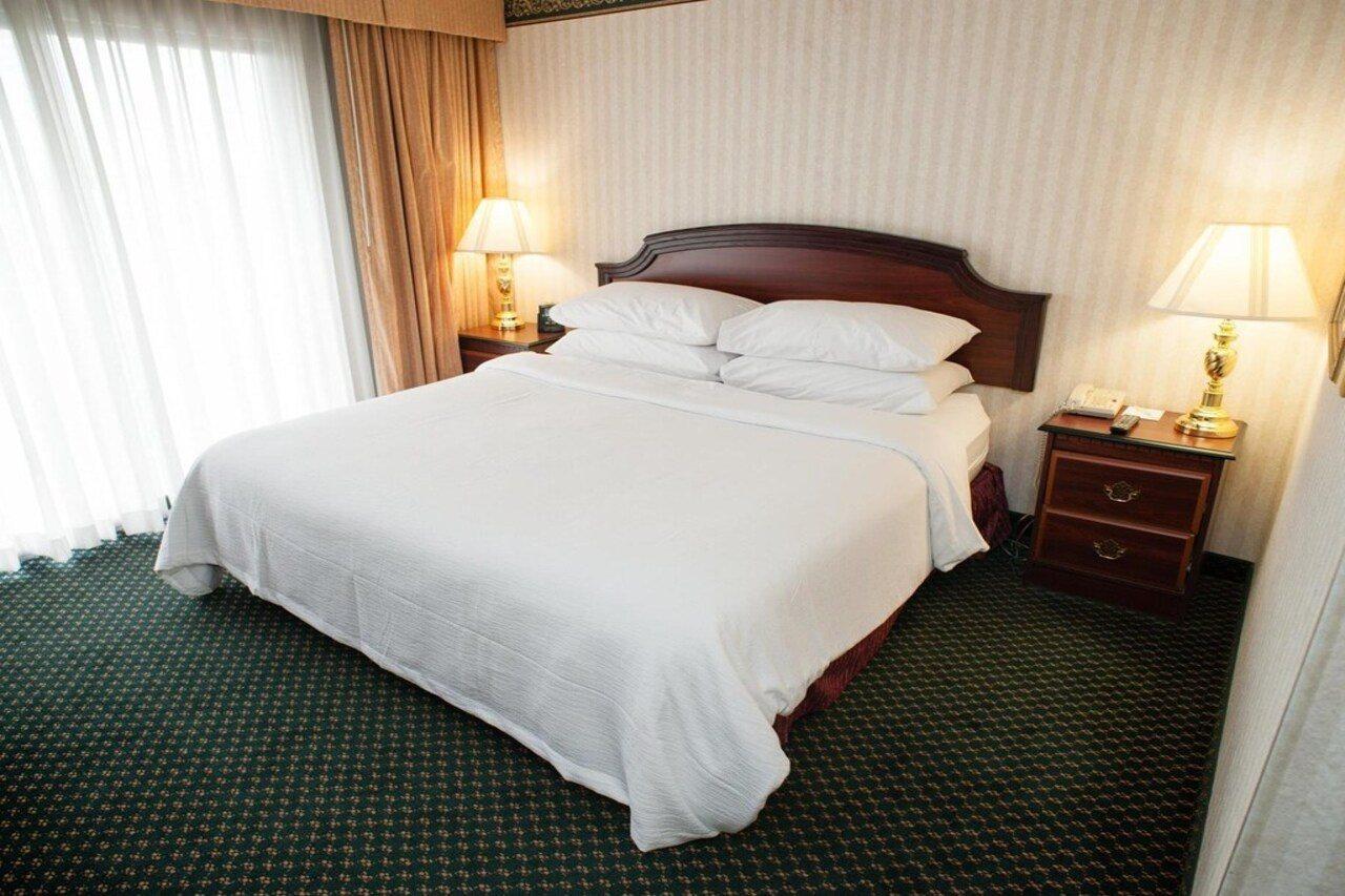 Embassy Suites By Hilton Detroit - Livonia/Novi Екстер'єр фото