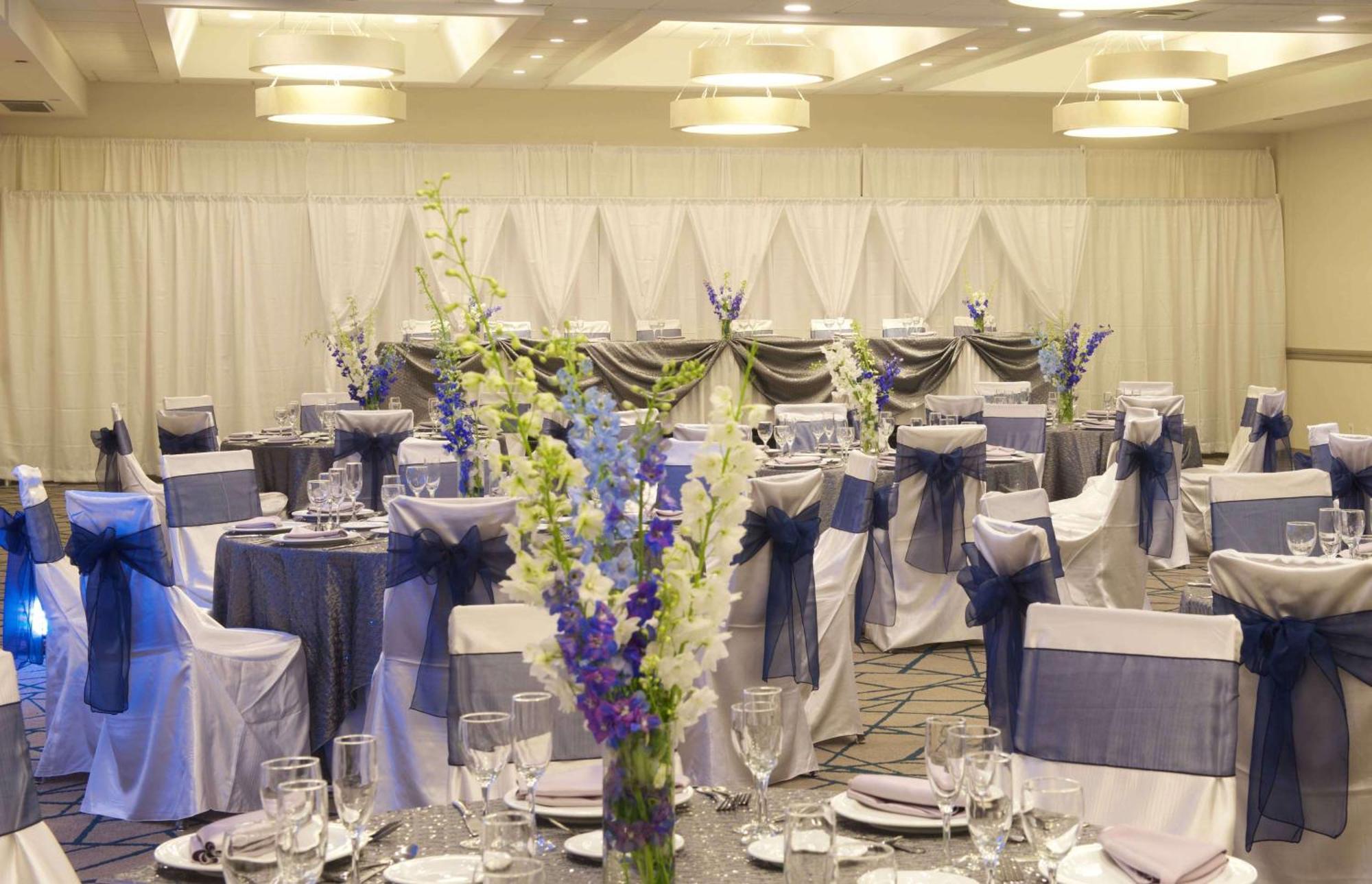 Embassy Suites By Hilton Detroit - Livonia/Novi Екстер'єр фото
