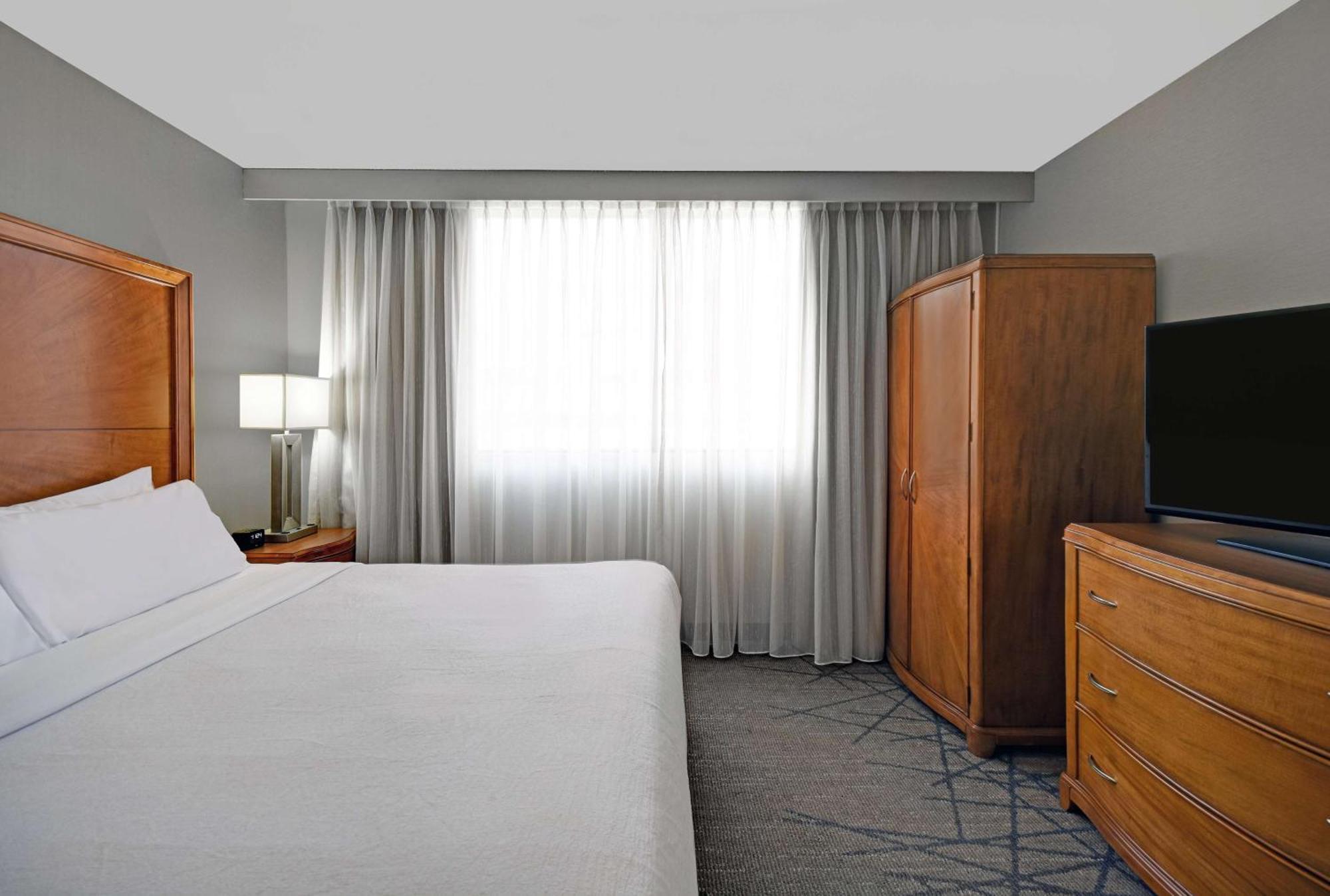 Embassy Suites By Hilton Detroit - Livonia/Novi Екстер'єр фото