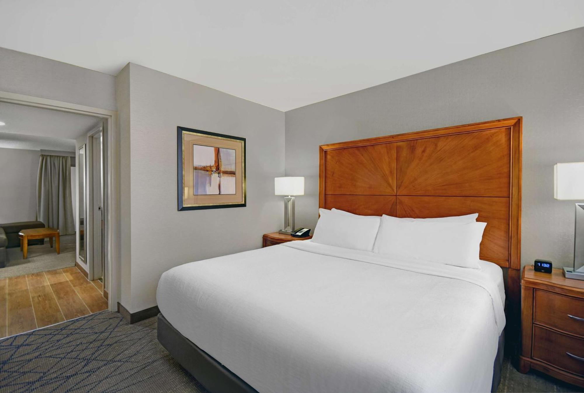 Embassy Suites By Hilton Detroit - Livonia/Novi Екстер'єр фото