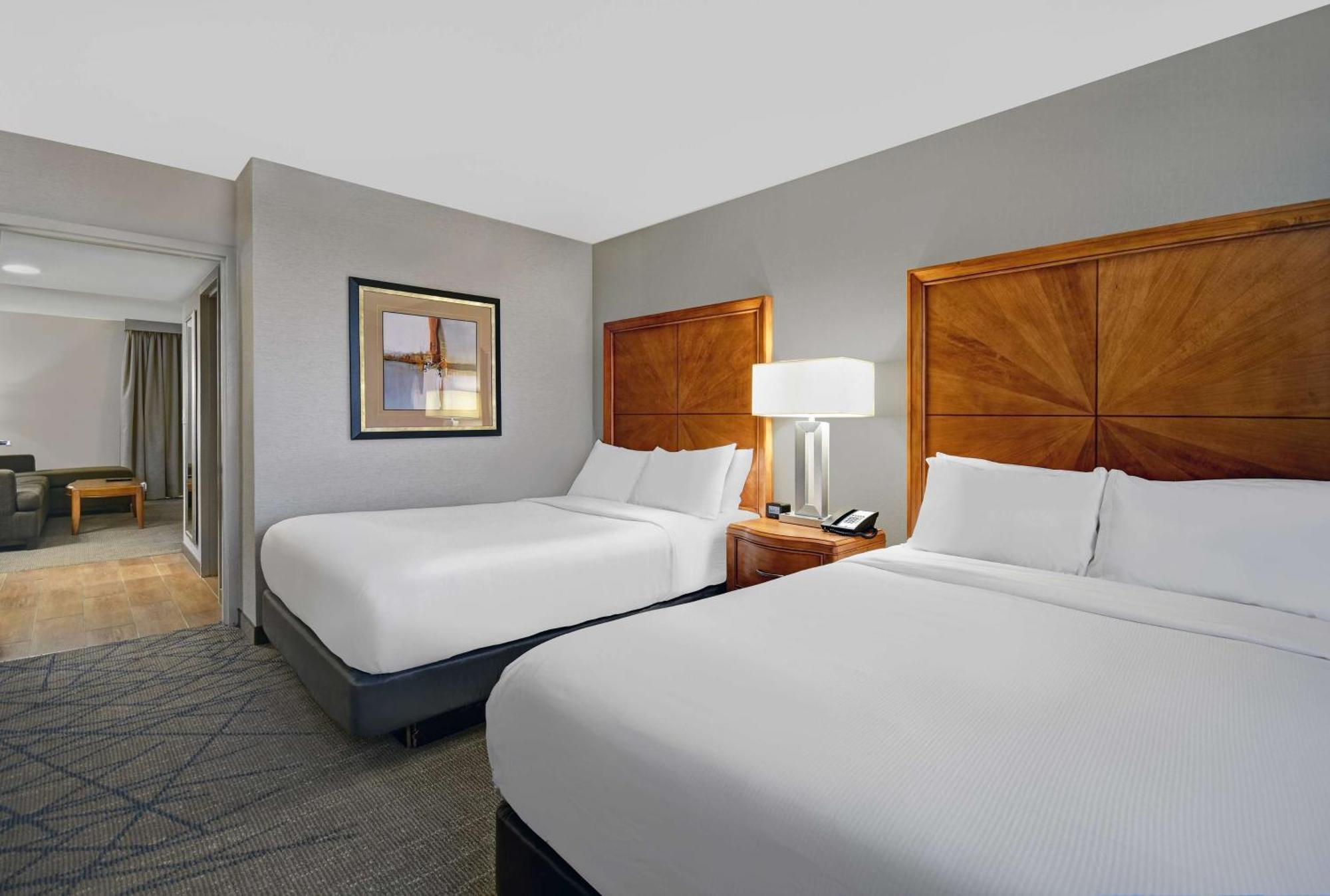 Embassy Suites By Hilton Detroit - Livonia/Novi Екстер'єр фото
