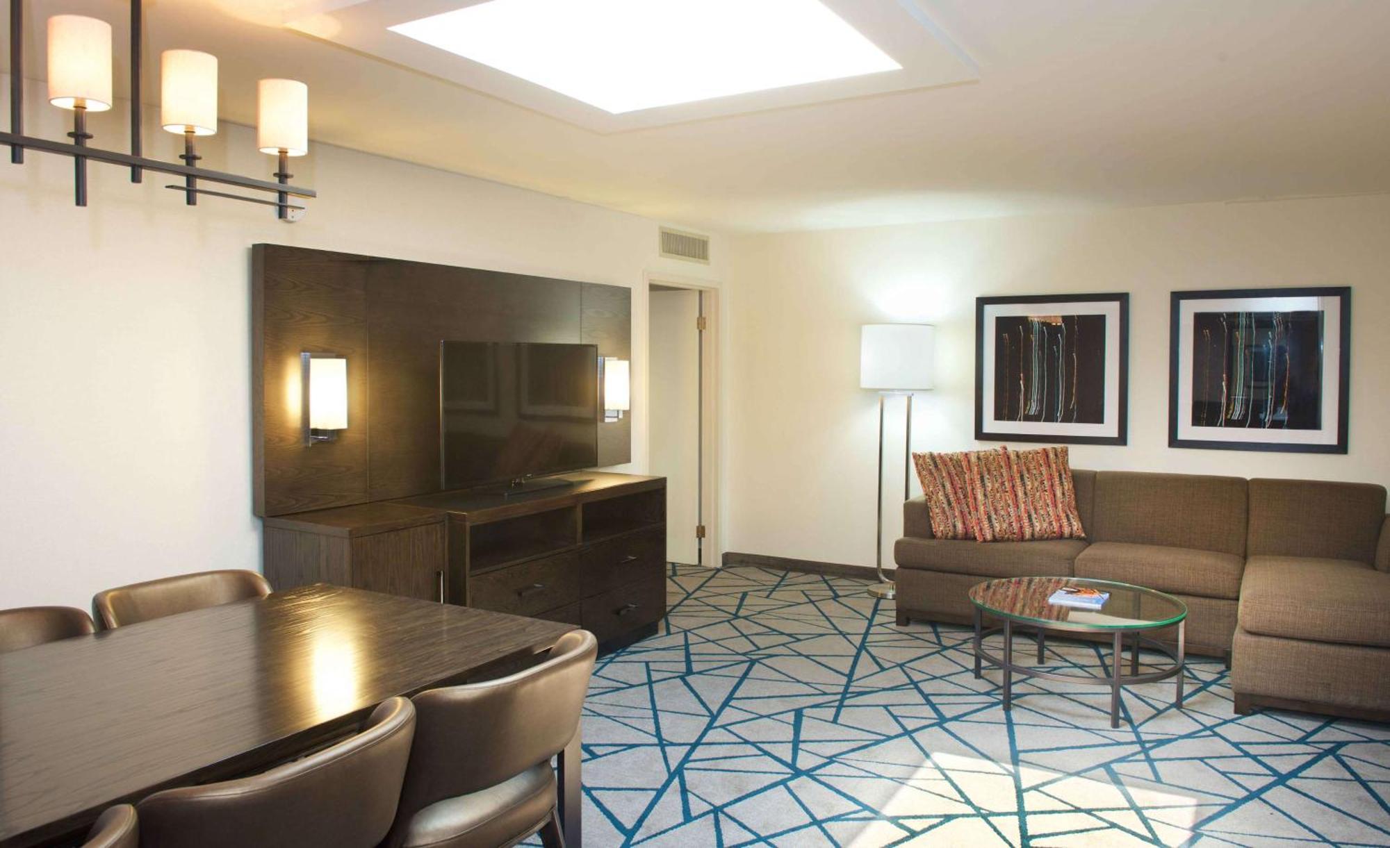 Embassy Suites By Hilton Detroit - Livonia/Novi Екстер'єр фото