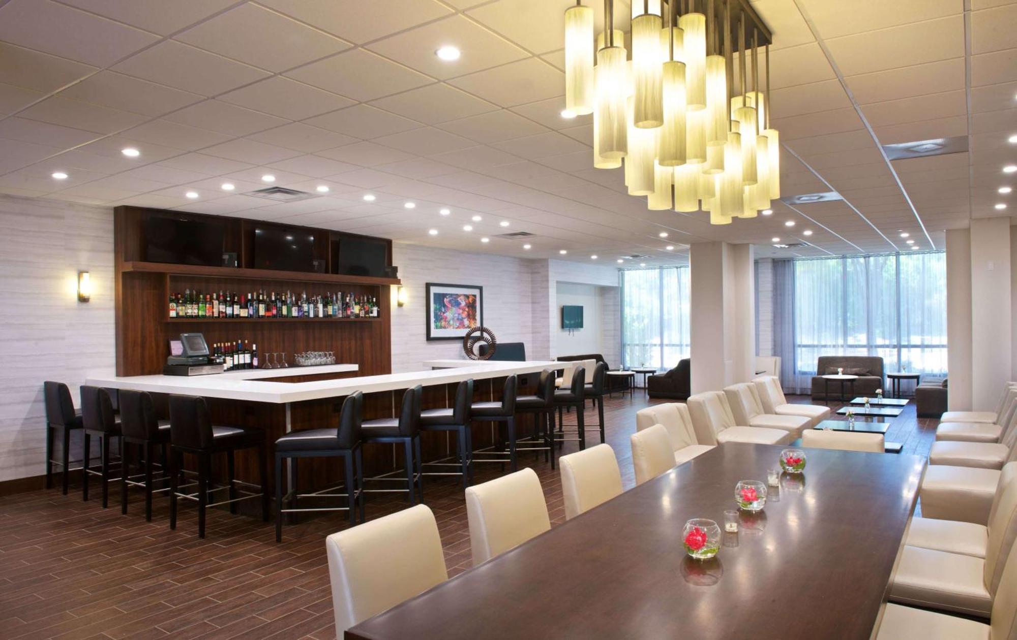 Embassy Suites By Hilton Detroit - Livonia/Novi Екстер'єр фото