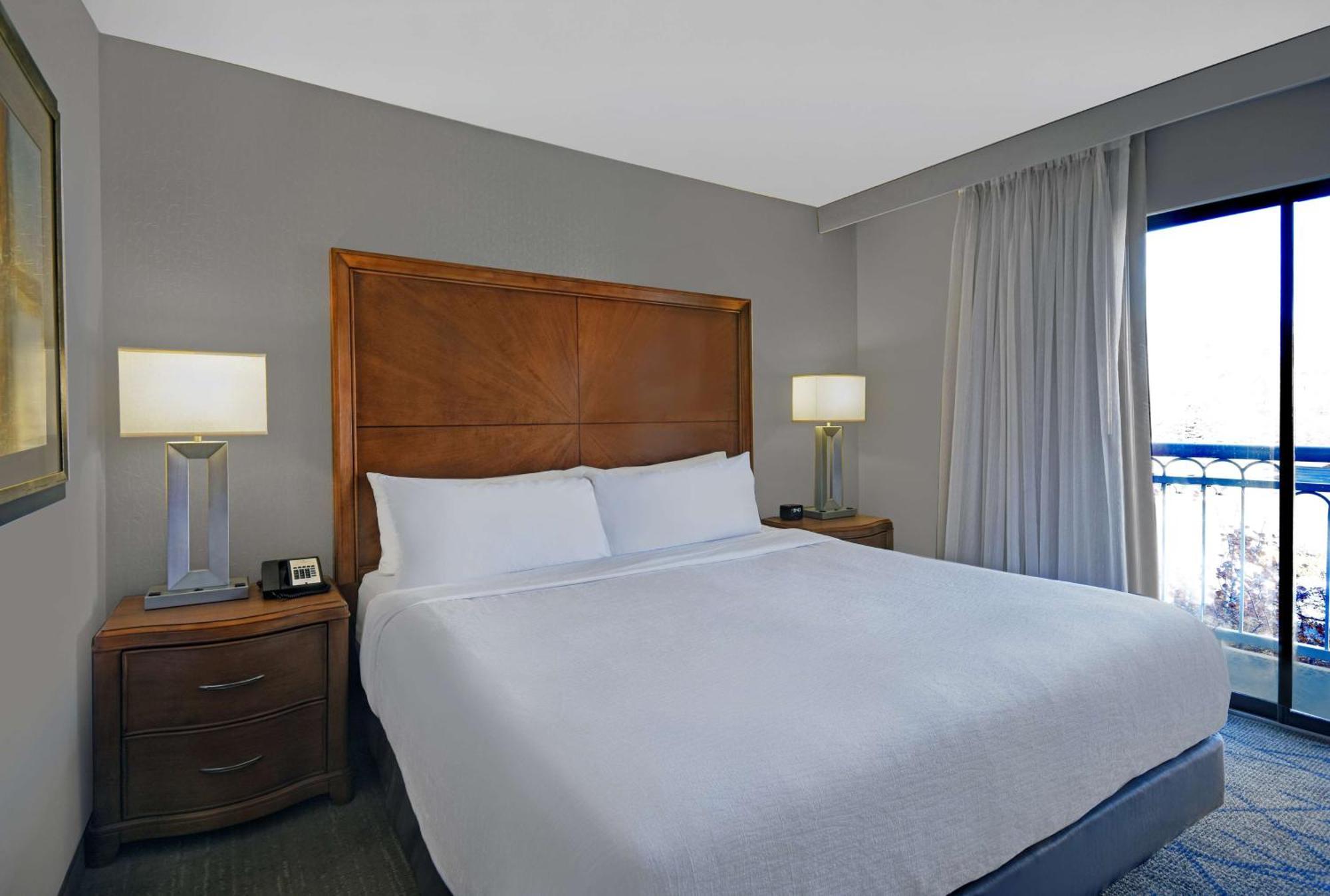 Embassy Suites By Hilton Detroit - Livonia/Novi Екстер'єр фото
