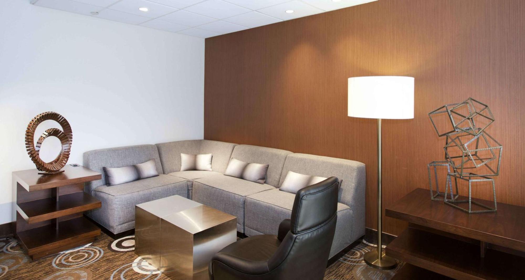 Embassy Suites By Hilton Detroit - Livonia/Novi Екстер'єр фото