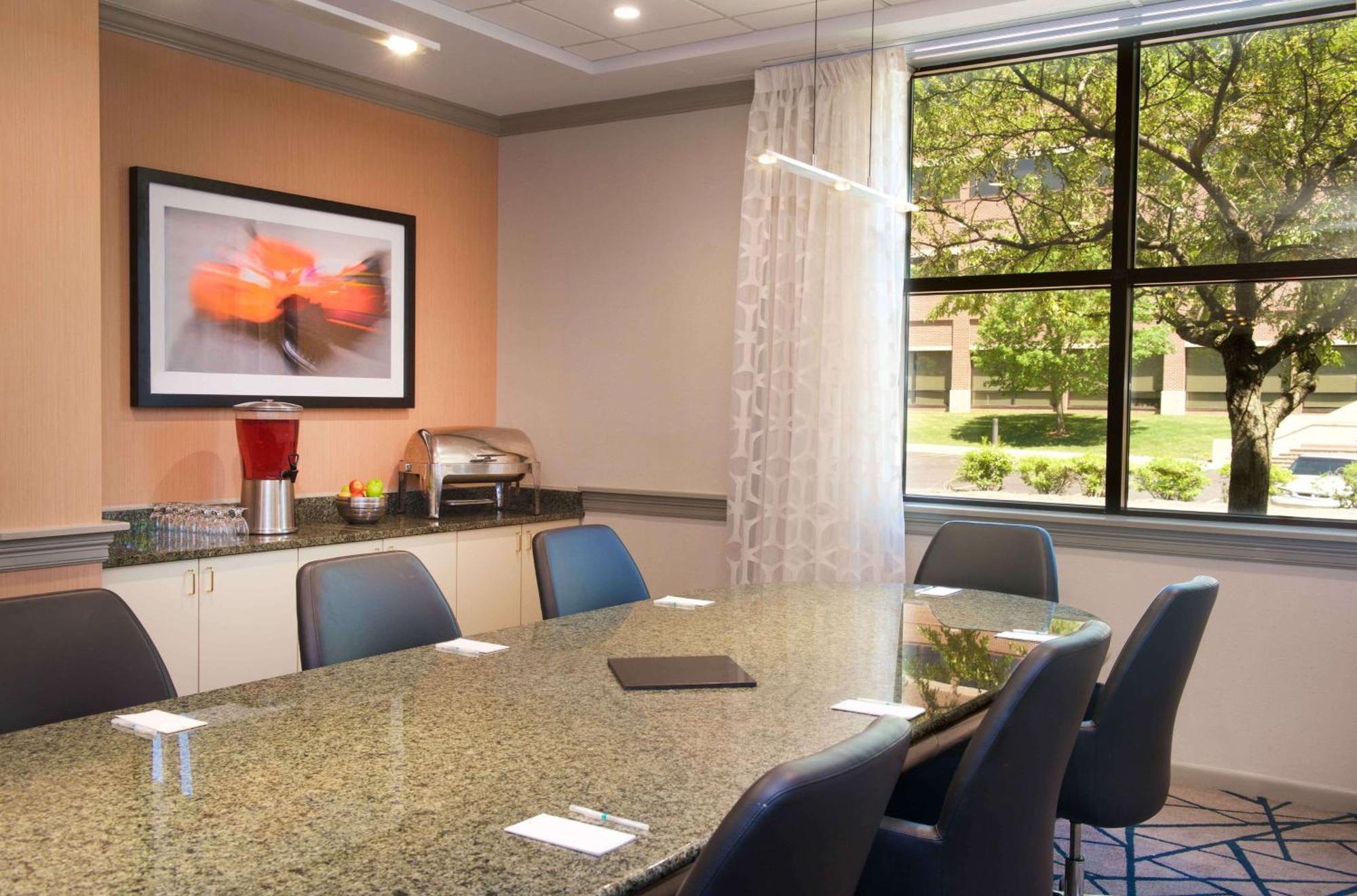 Embassy Suites By Hilton Detroit - Livonia/Novi Екстер'єр фото