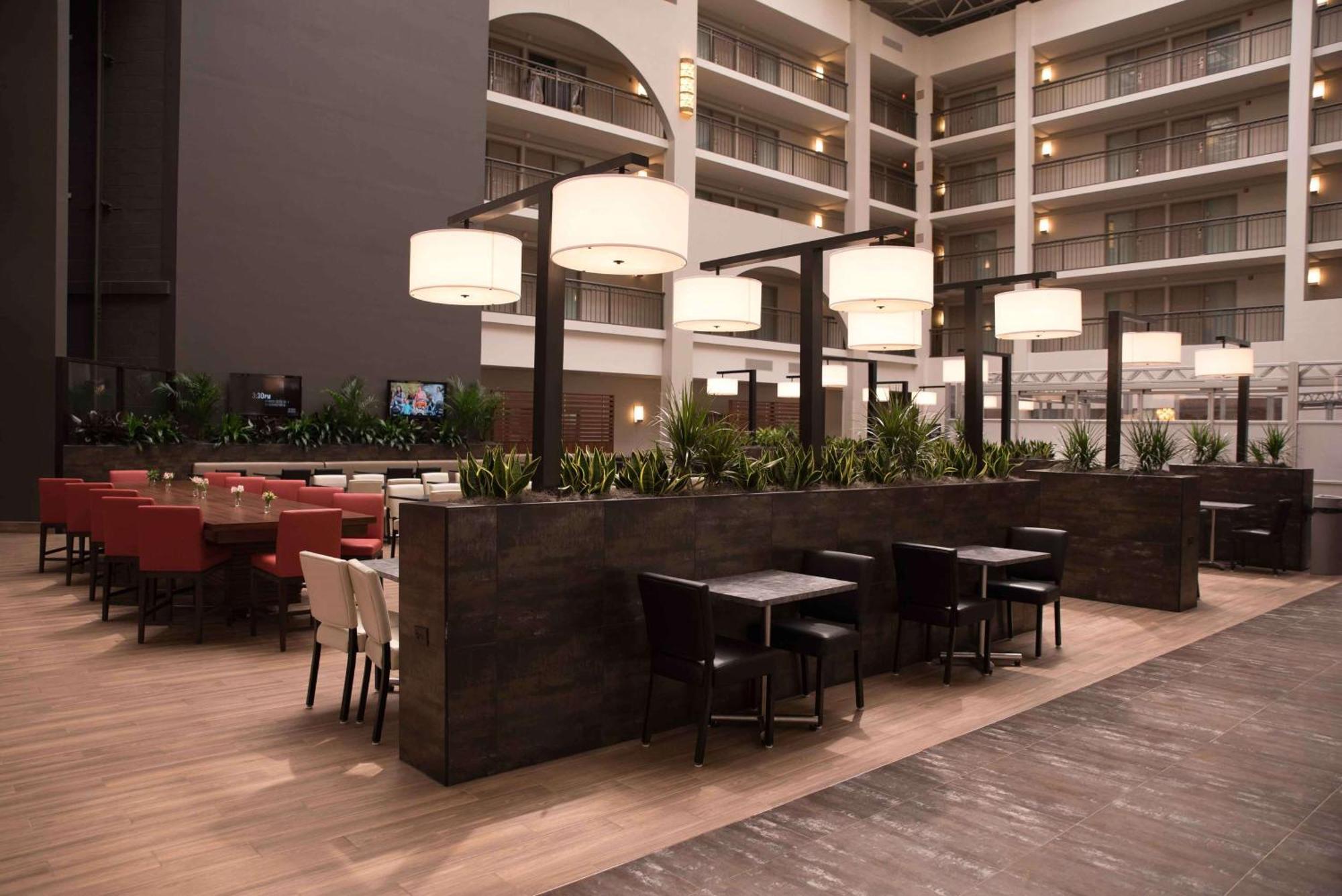 Embassy Suites By Hilton Detroit - Livonia/Novi Екстер'єр фото