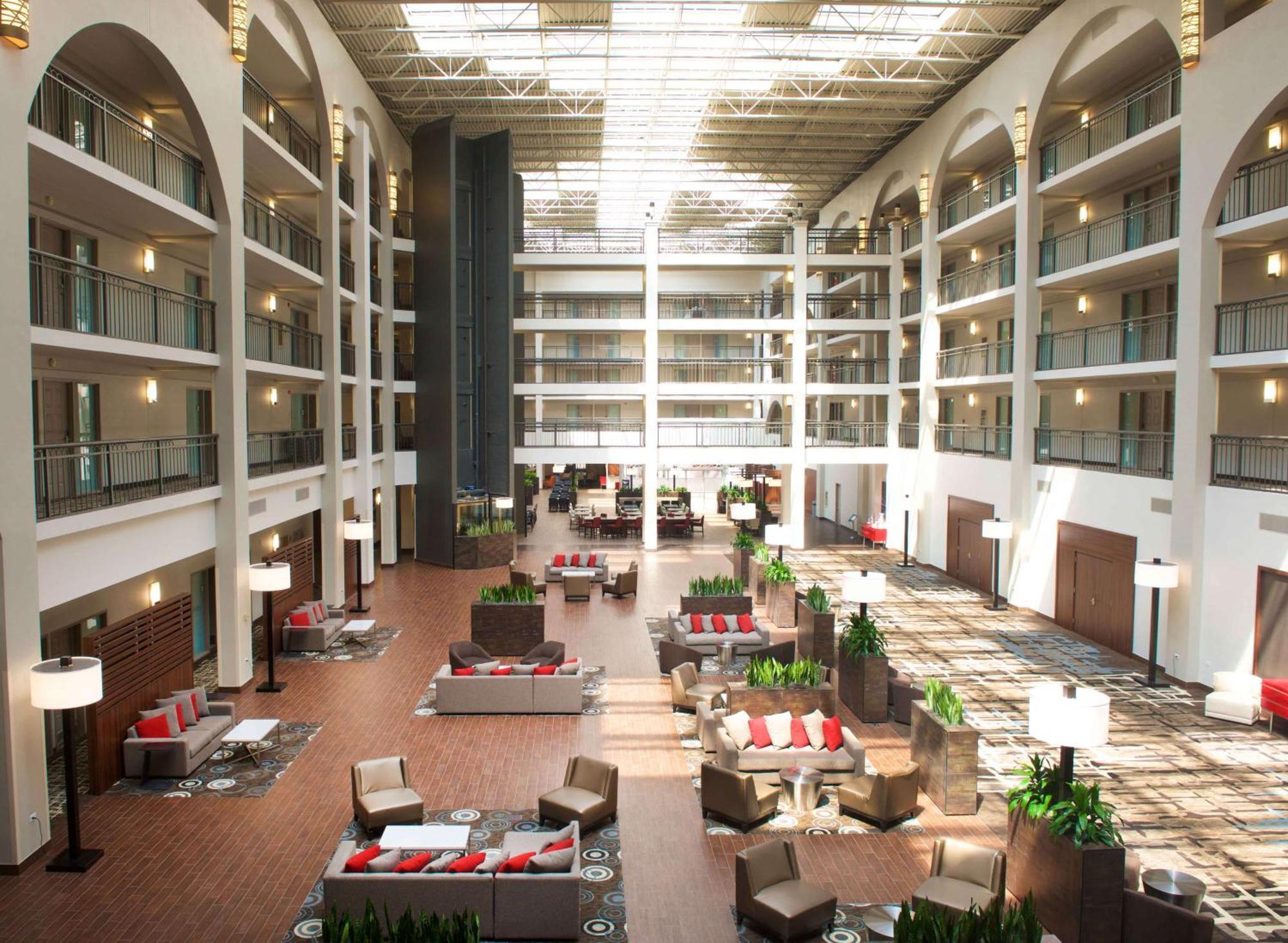 Embassy Suites By Hilton Detroit - Livonia/Novi Екстер'єр фото