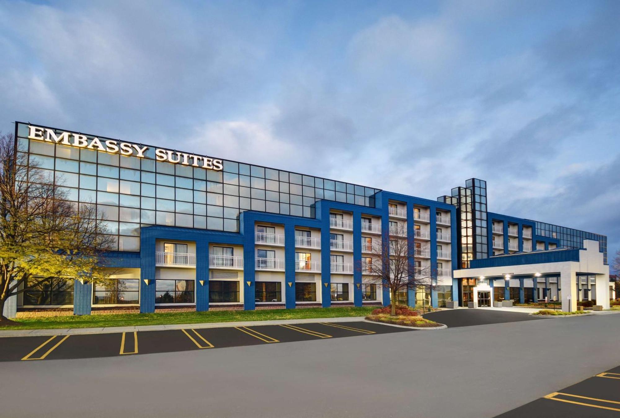 Embassy Suites By Hilton Detroit - Livonia/Novi Екстер'єр фото