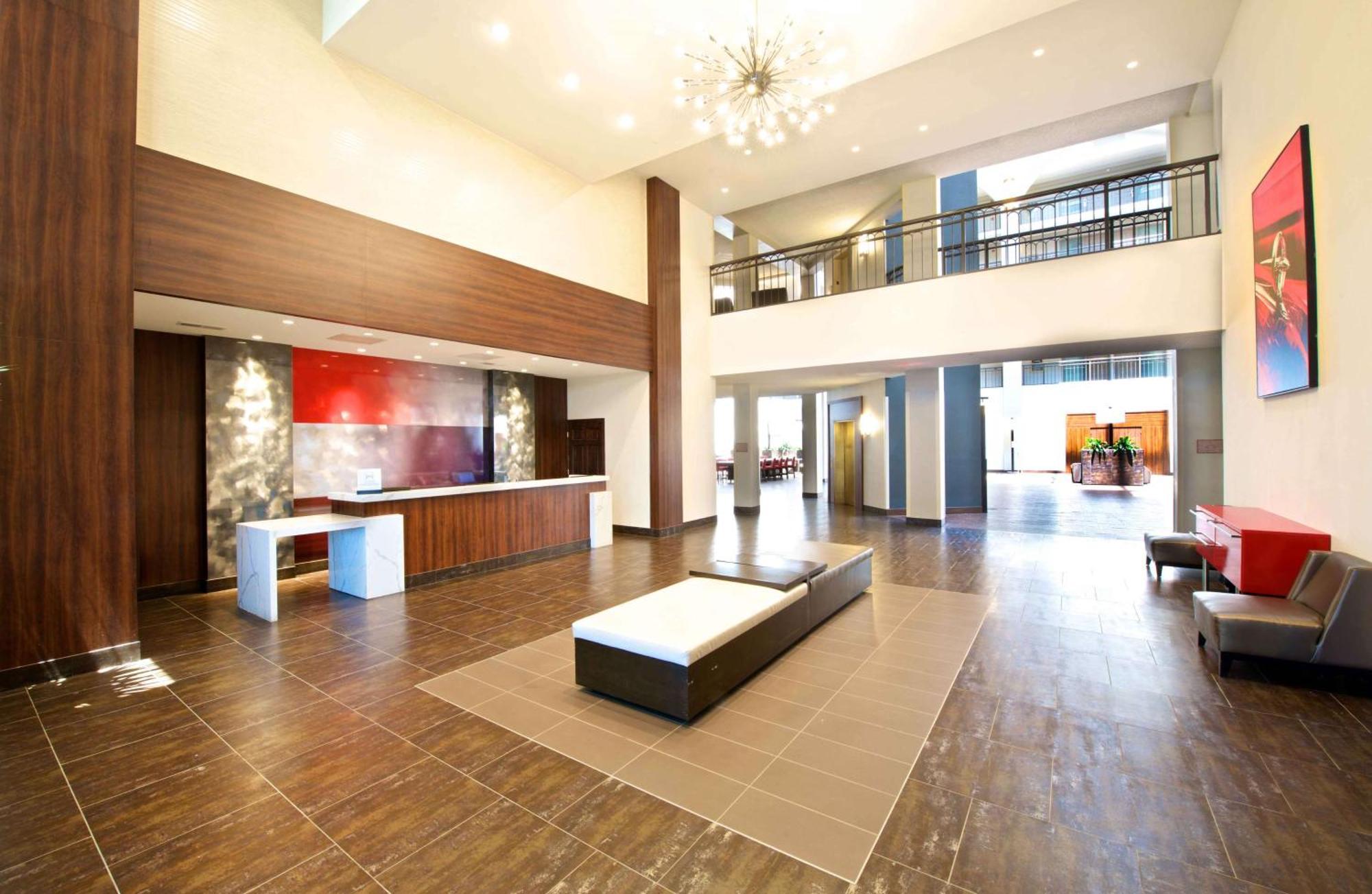 Embassy Suites By Hilton Detroit - Livonia/Novi Екстер'єр фото