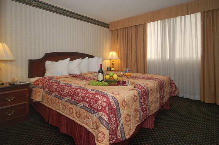 Embassy Suites By Hilton Detroit - Livonia/Novi Екстер'єр фото