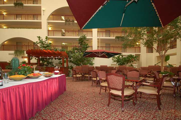 Embassy Suites By Hilton Detroit - Livonia/Novi Екстер'єр фото
