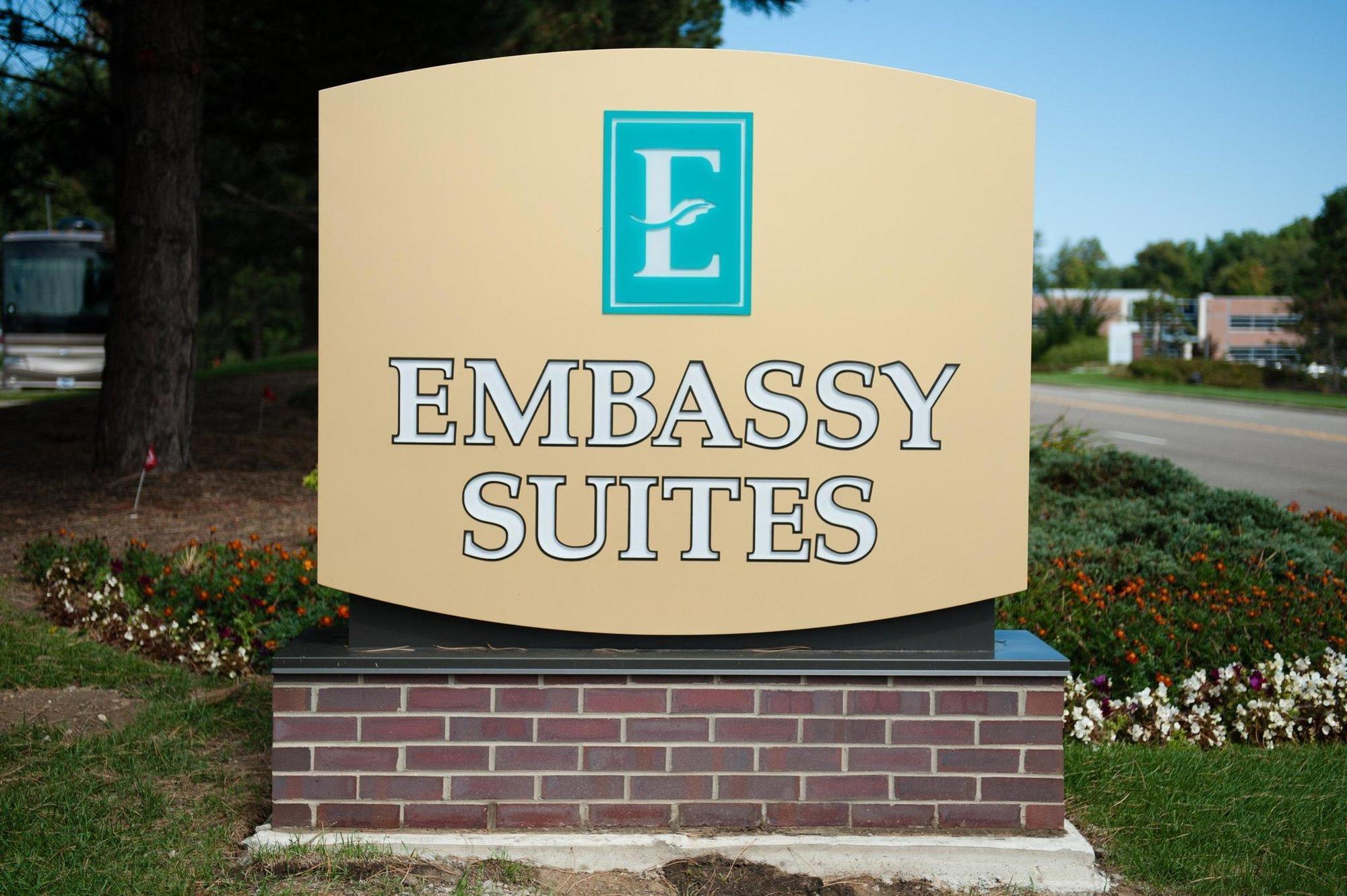 Embassy Suites By Hilton Detroit - Livonia/Novi Екстер'єр фото