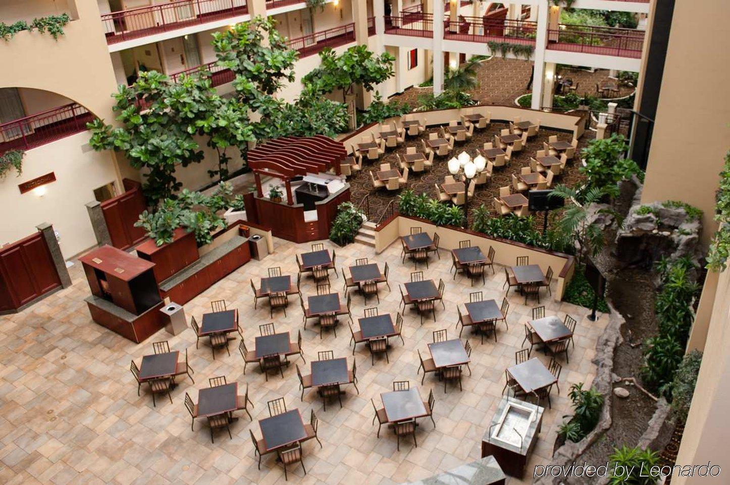 Embassy Suites By Hilton Detroit - Livonia/Novi Екстер'єр фото