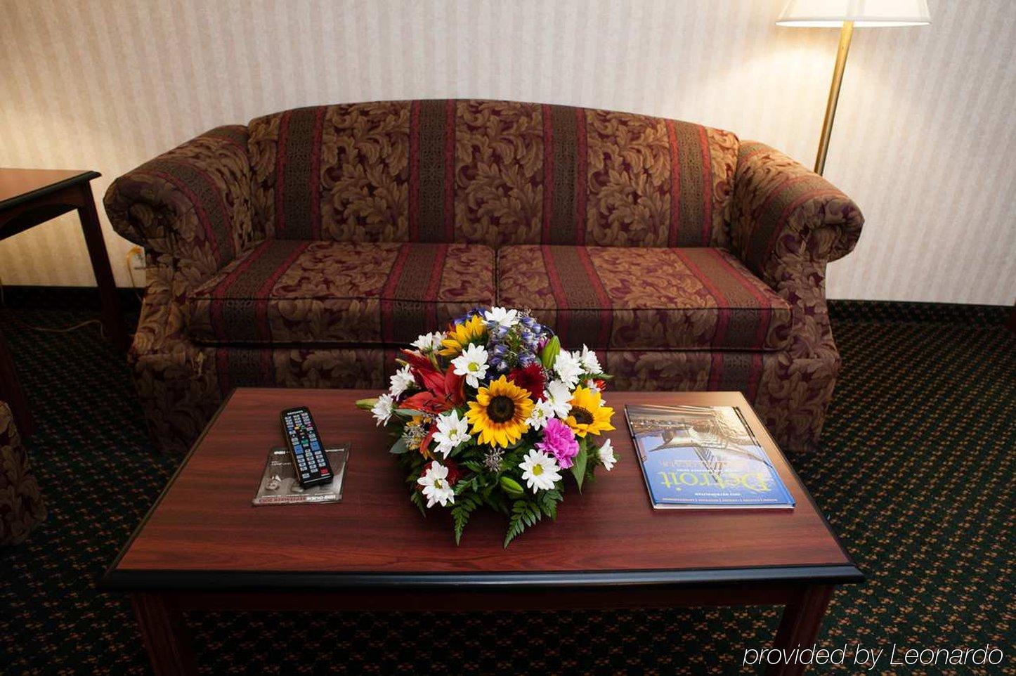 Embassy Suites By Hilton Detroit - Livonia/Novi Екстер'єр фото