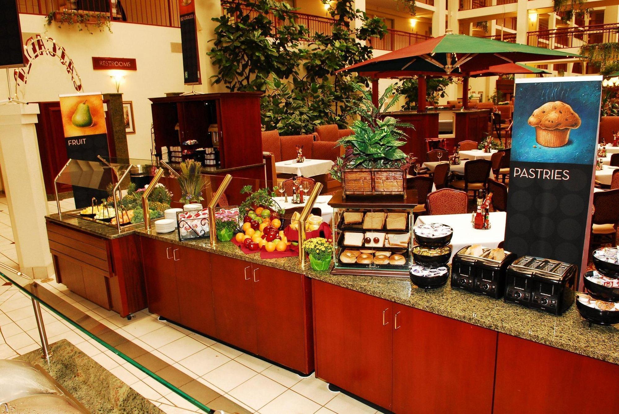 Embassy Suites By Hilton Detroit - Livonia/Novi Екстер'єр фото