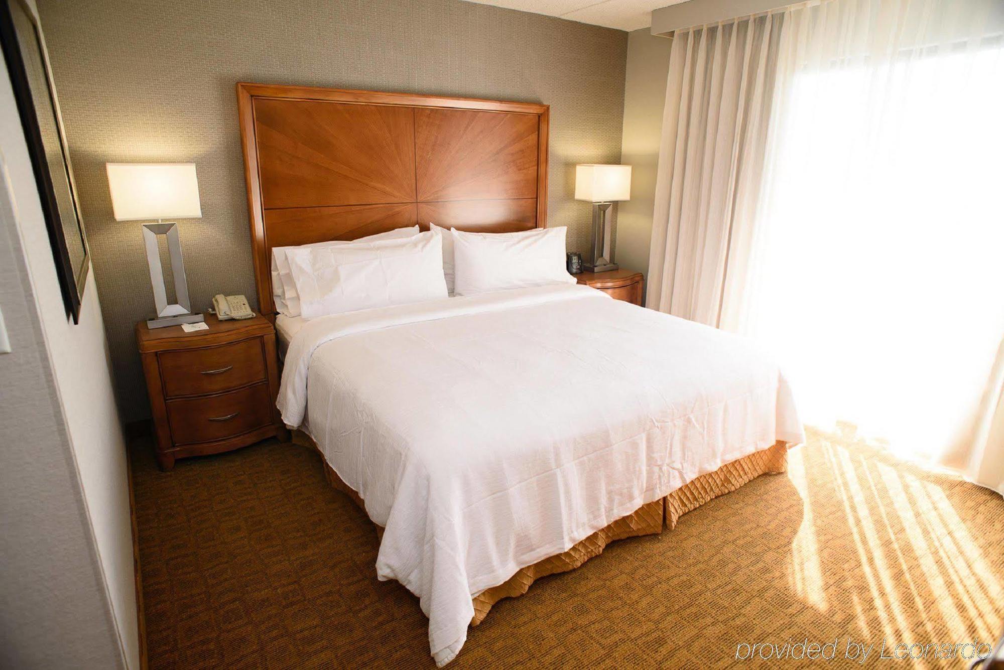 Embassy Suites By Hilton Detroit - Livonia/Novi Екстер'єр фото