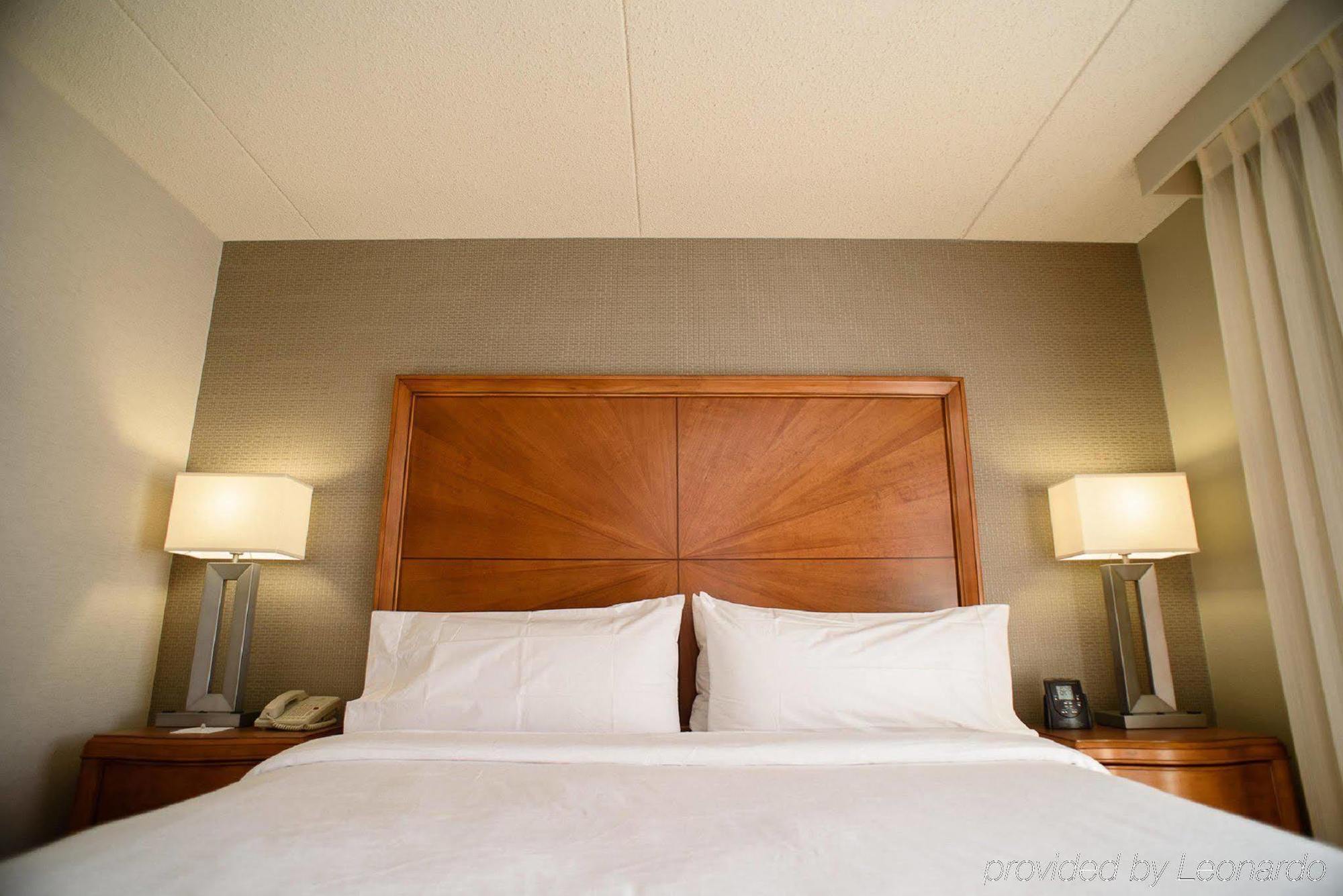 Embassy Suites By Hilton Detroit - Livonia/Novi Екстер'єр фото