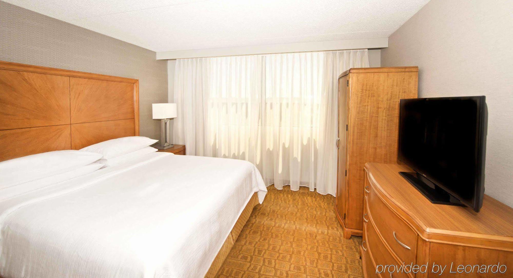 Embassy Suites By Hilton Detroit - Livonia/Novi Екстер'єр фото