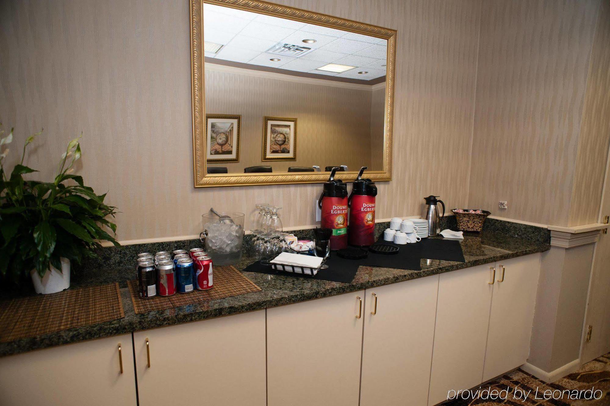 Embassy Suites By Hilton Detroit - Livonia/Novi Екстер'єр фото