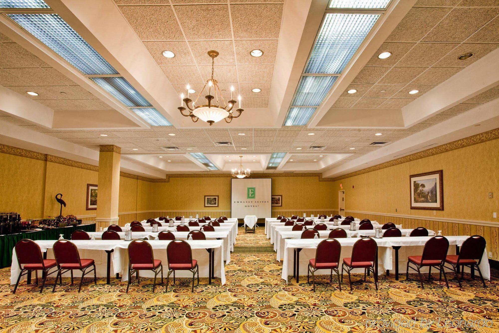 Embassy Suites By Hilton Detroit - Livonia/Novi Екстер'єр фото