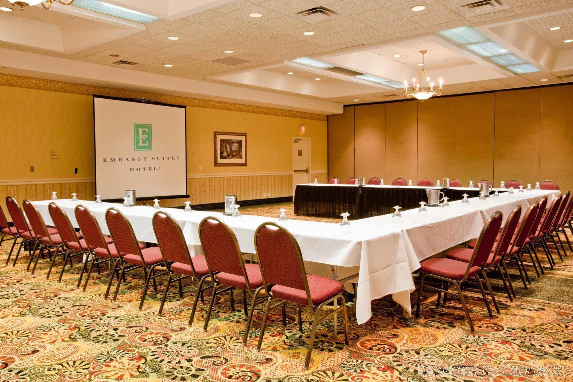 Embassy Suites By Hilton Detroit - Livonia/Novi Екстер'єр фото