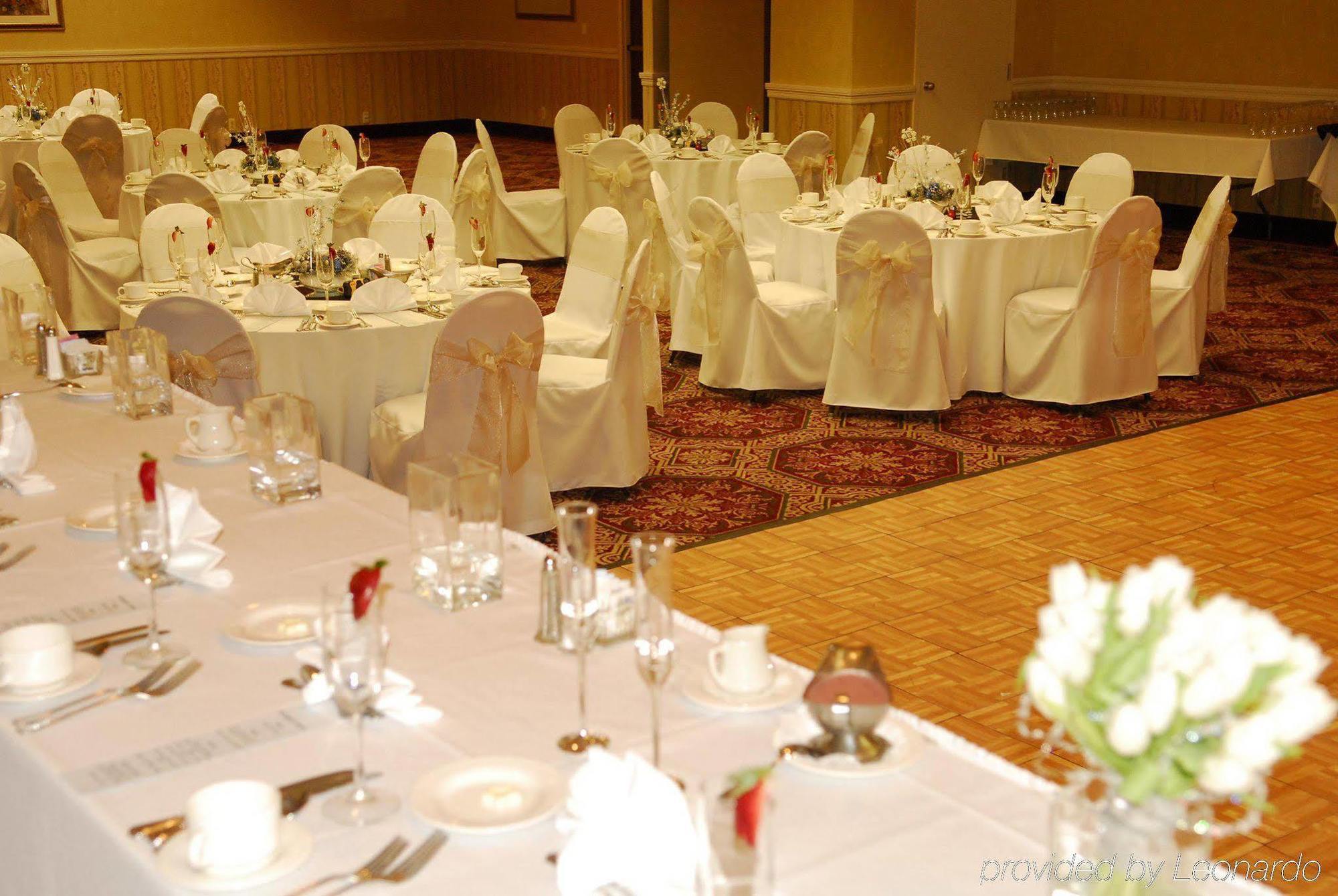 Embassy Suites By Hilton Detroit - Livonia/Novi Екстер'єр фото